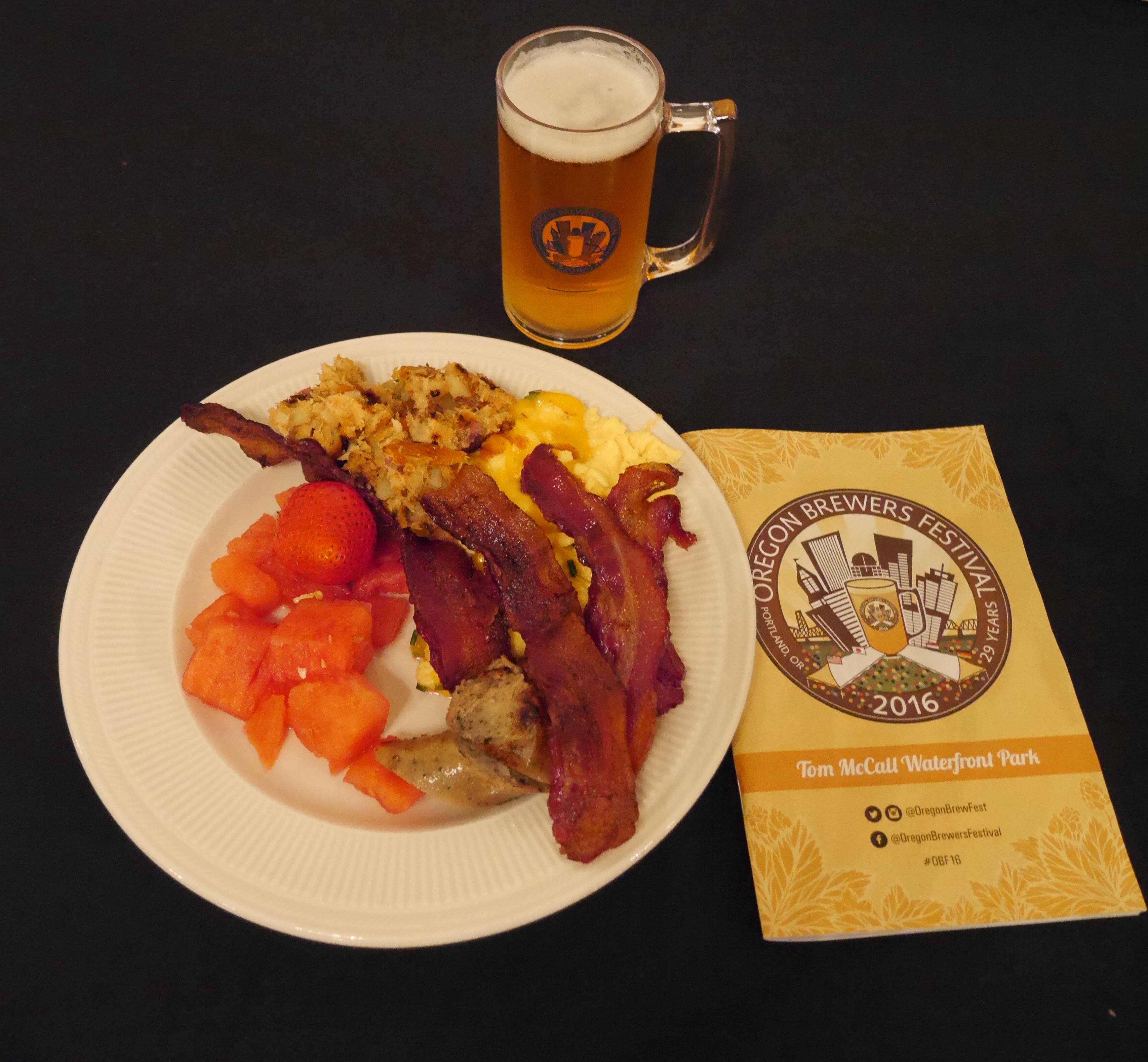 A hearty breakfast to beging the day at the 2016 Oregon Brewers Festival Brunch. (photo by Cat Stelzer)