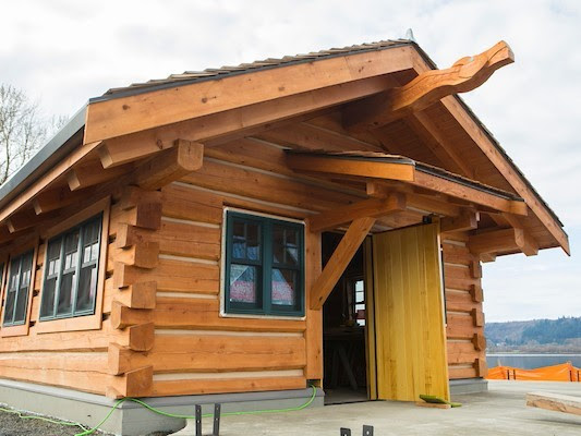 Ahles Point Cabin at Kalama Harbor Lodge. (image courtesy of McMenamins)