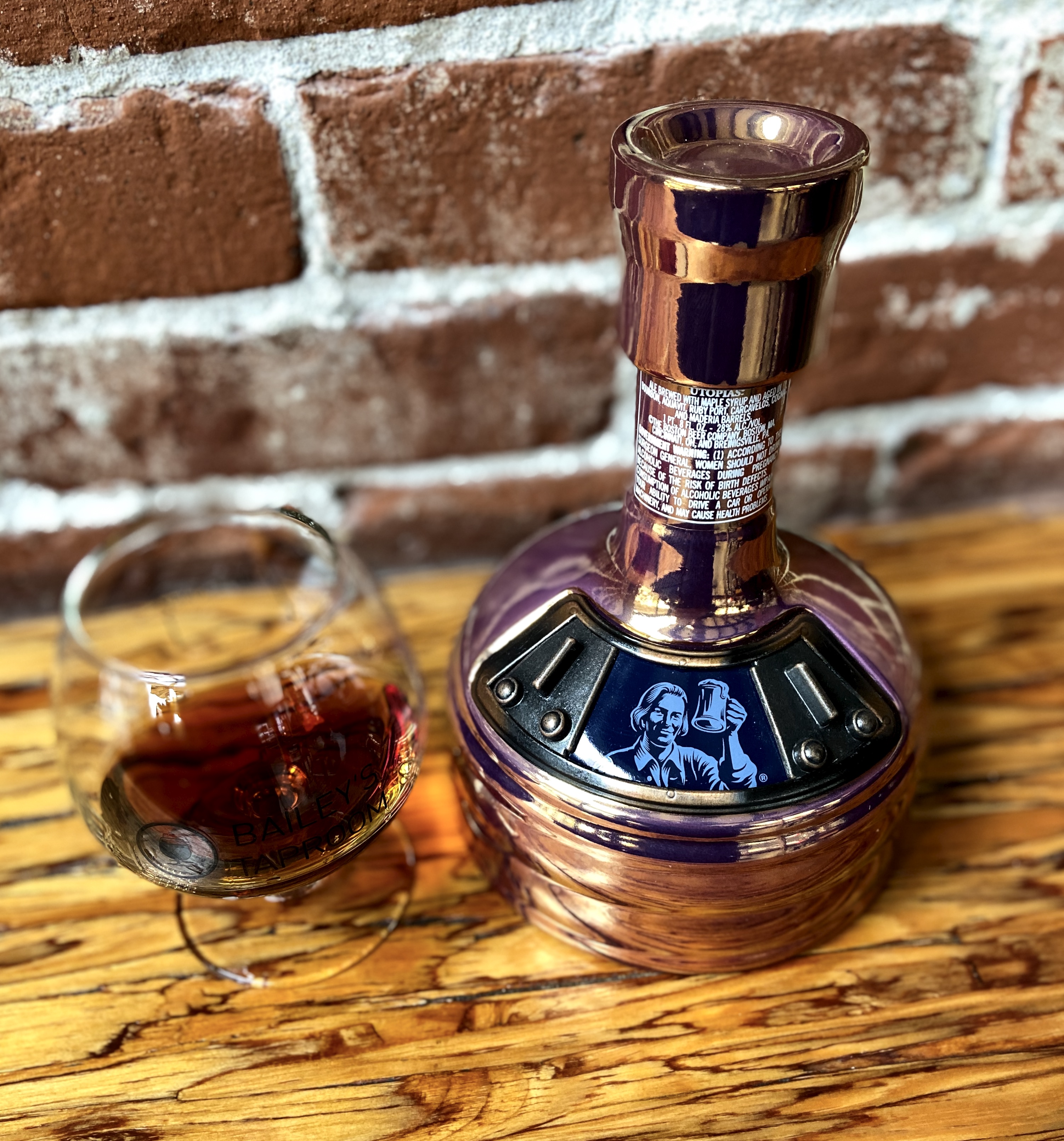 The presentation of the 2019 Samuel Adams Utopias is well done.