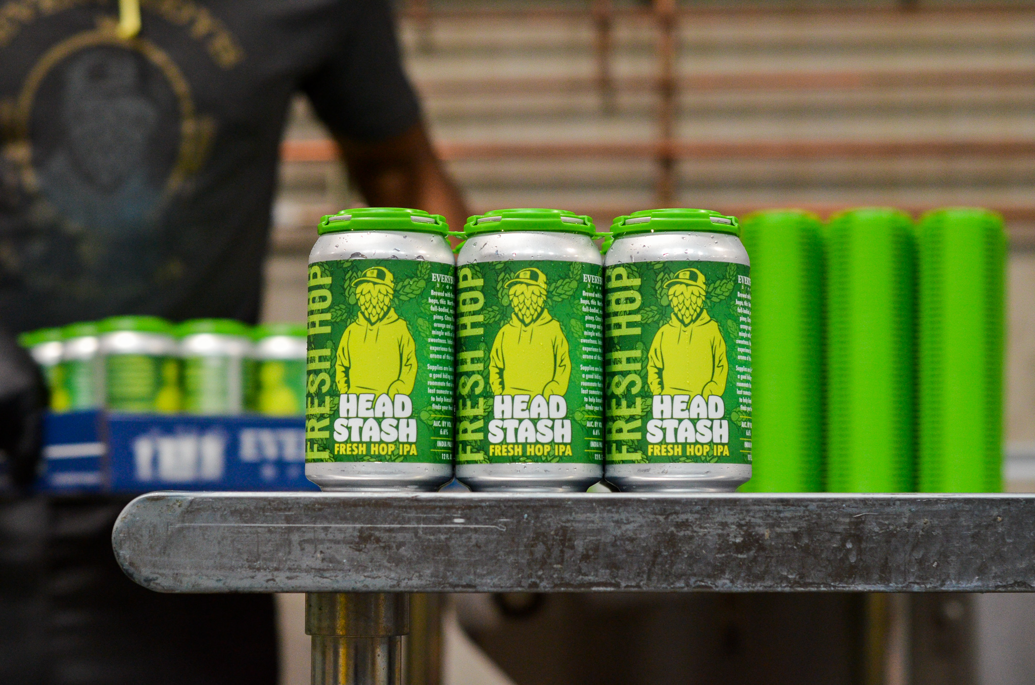 A 6-pack of 12oz Head Stash Fresh Hop IPA. (image courtesy of Everybody's Brewing)