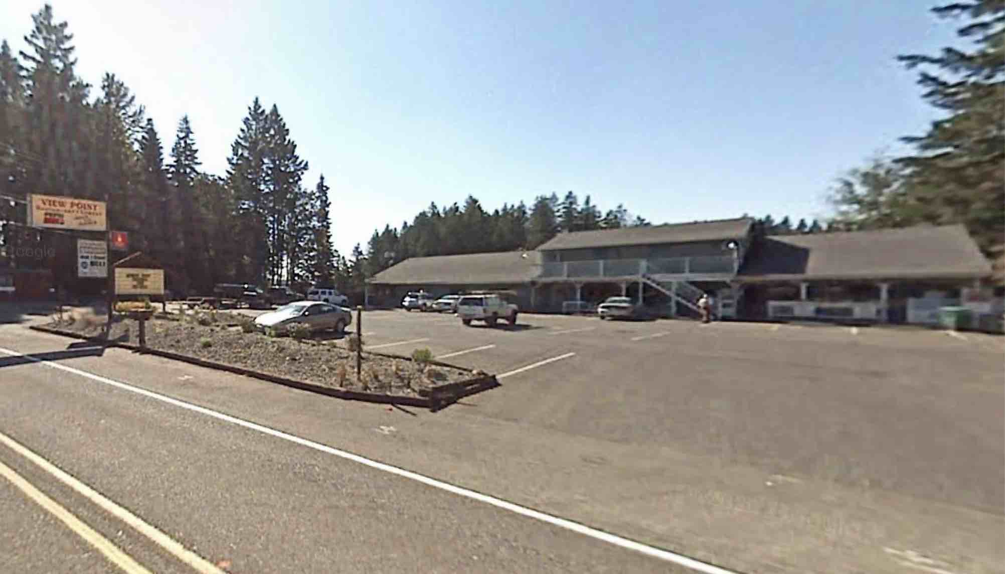 image of Viewpoint Restaurant and McIver Outpost Store courtesy of Google Maps