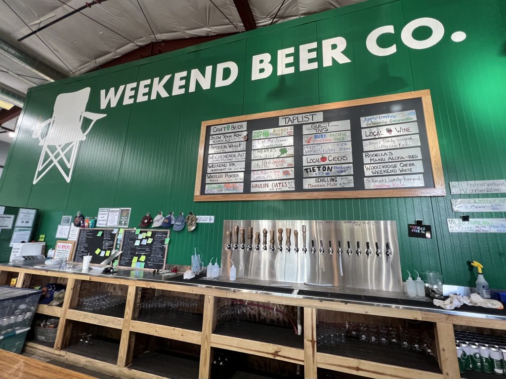 Weekend Beer Co. located in Grants Pass, Oregon offers a very nice atmosphere for drinking the brewery's beer!